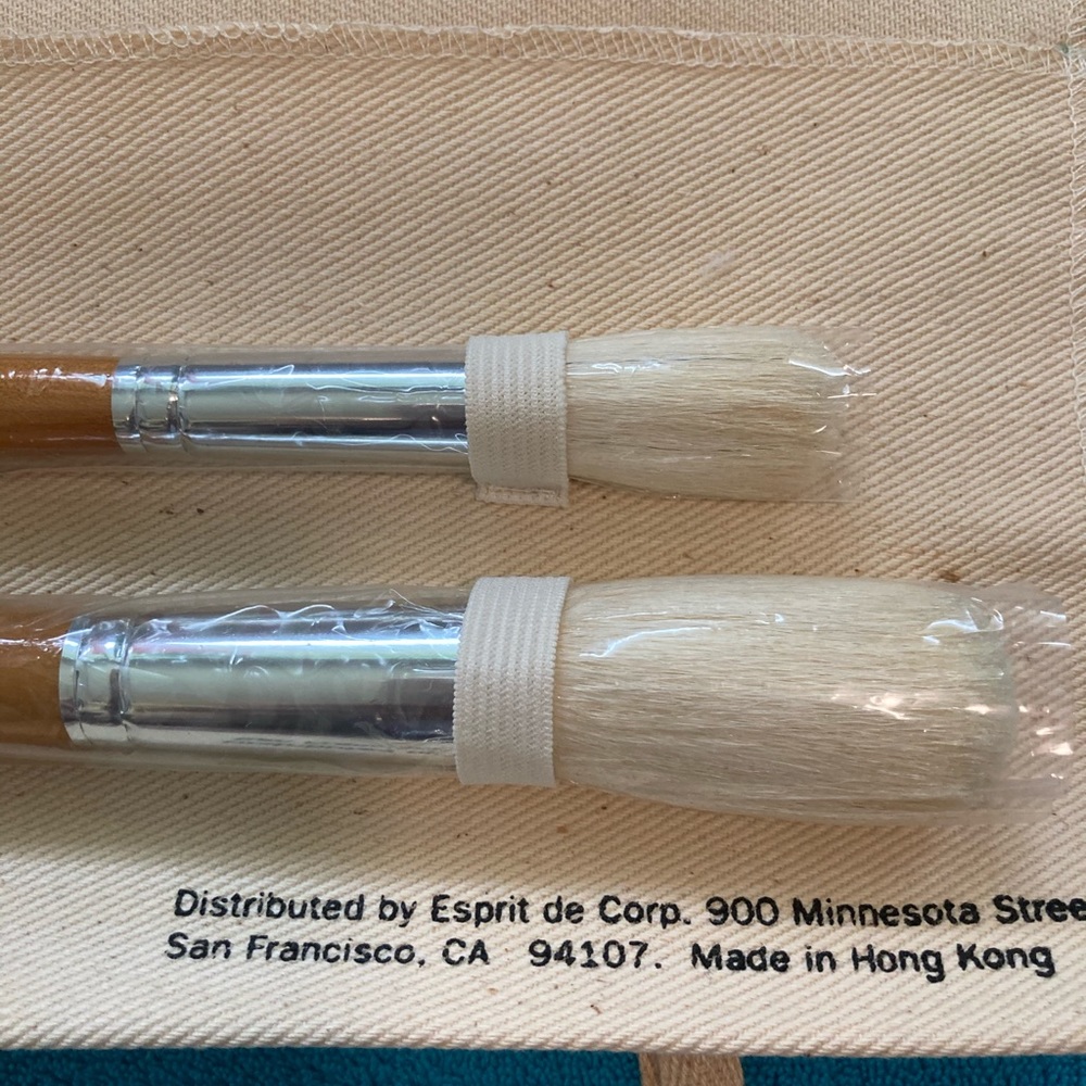 NWOT Set of 2 Makeup Brushes